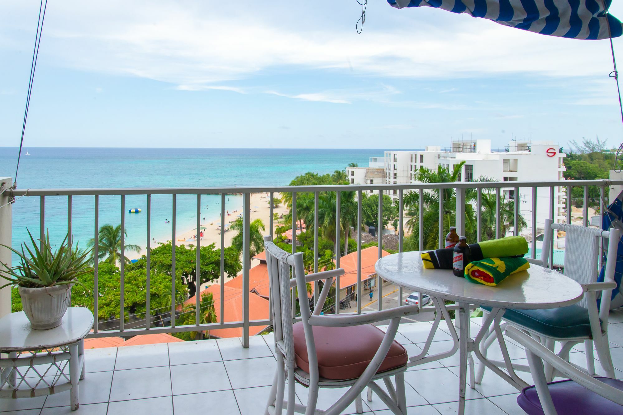 Montego Bay Club Apartments ภายนอก รูปภาพ