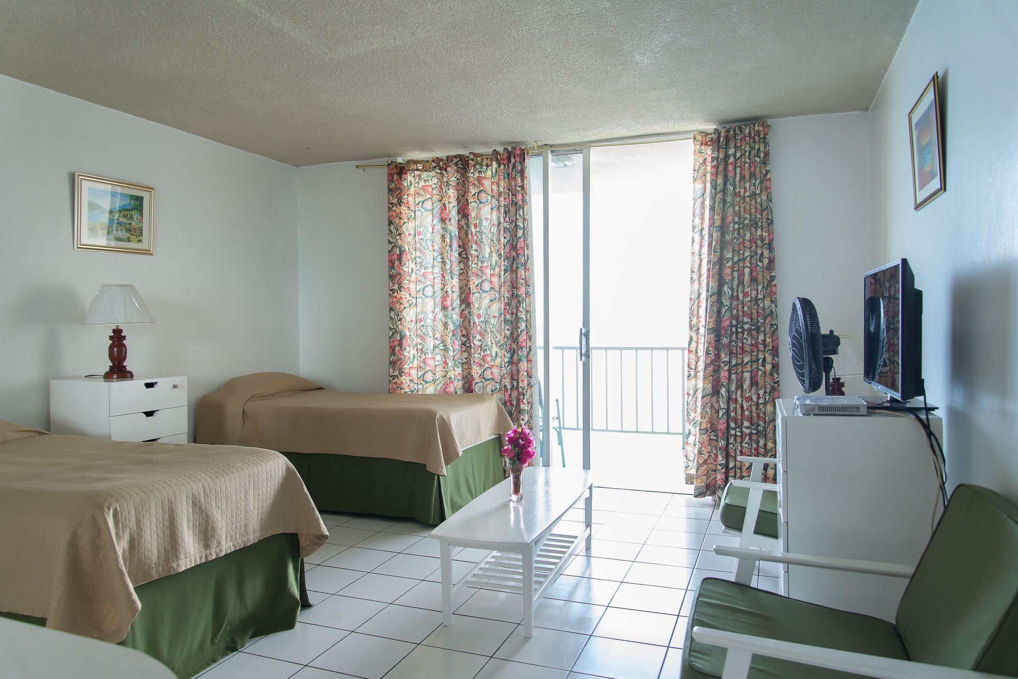 Montego Bay Club Apartments ภายนอก รูปภาพ